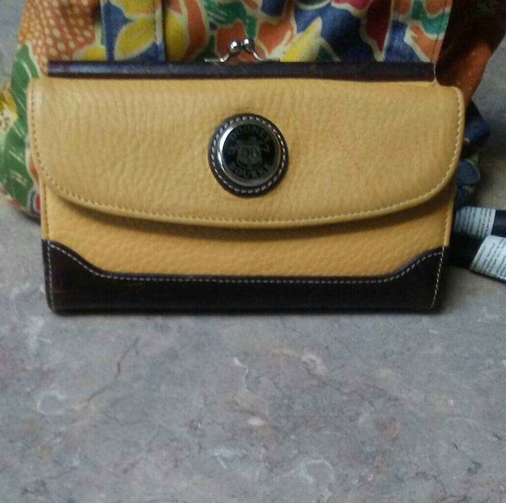 Dooney burke wallet